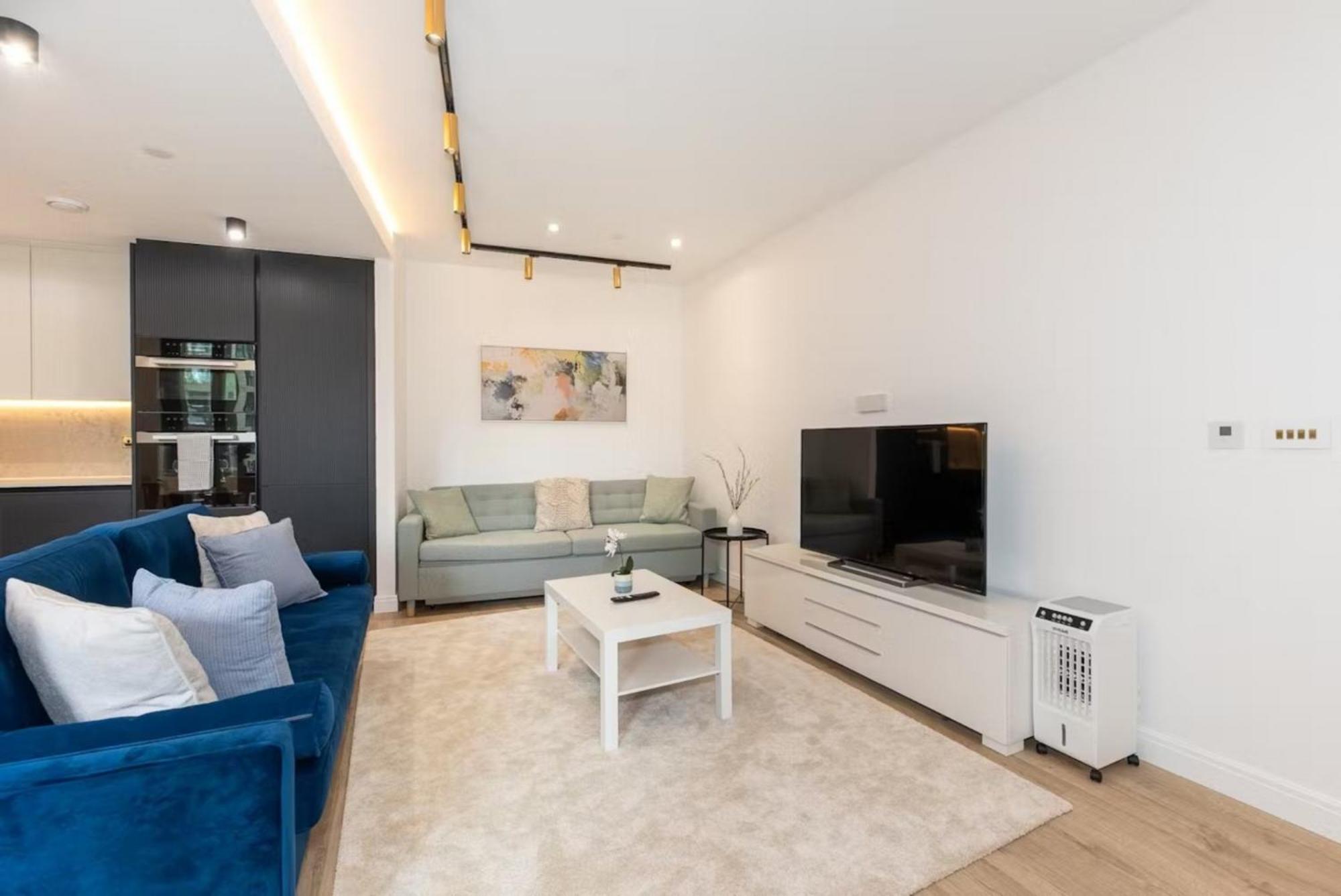 Apartment Bright 4 Bed Living *
