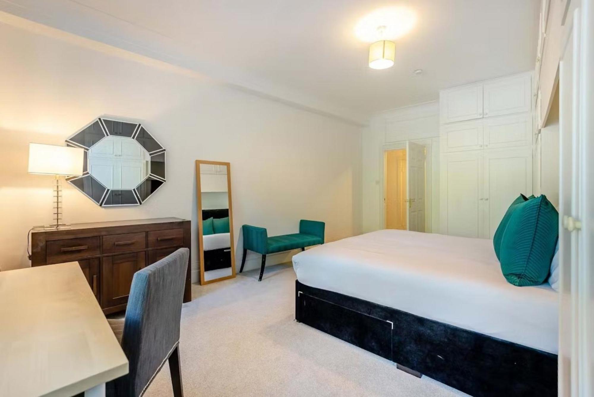 Apartment Bright 4 Bed Living *