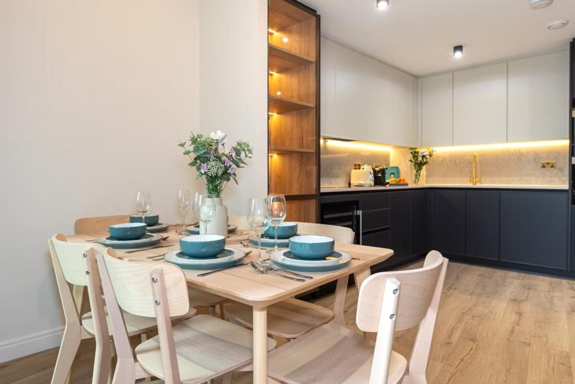 Bright 4 Bed Living Apartment London