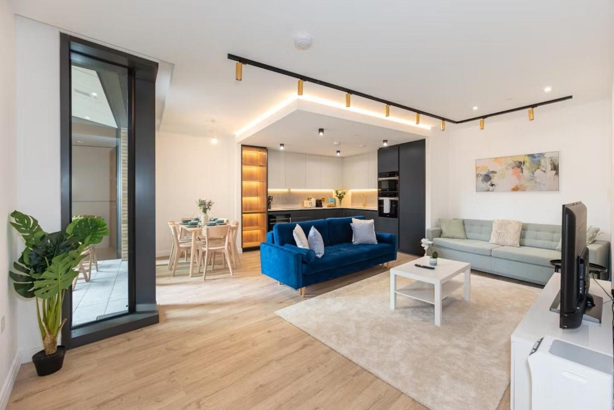 Apartment Bright 4 Bed Living