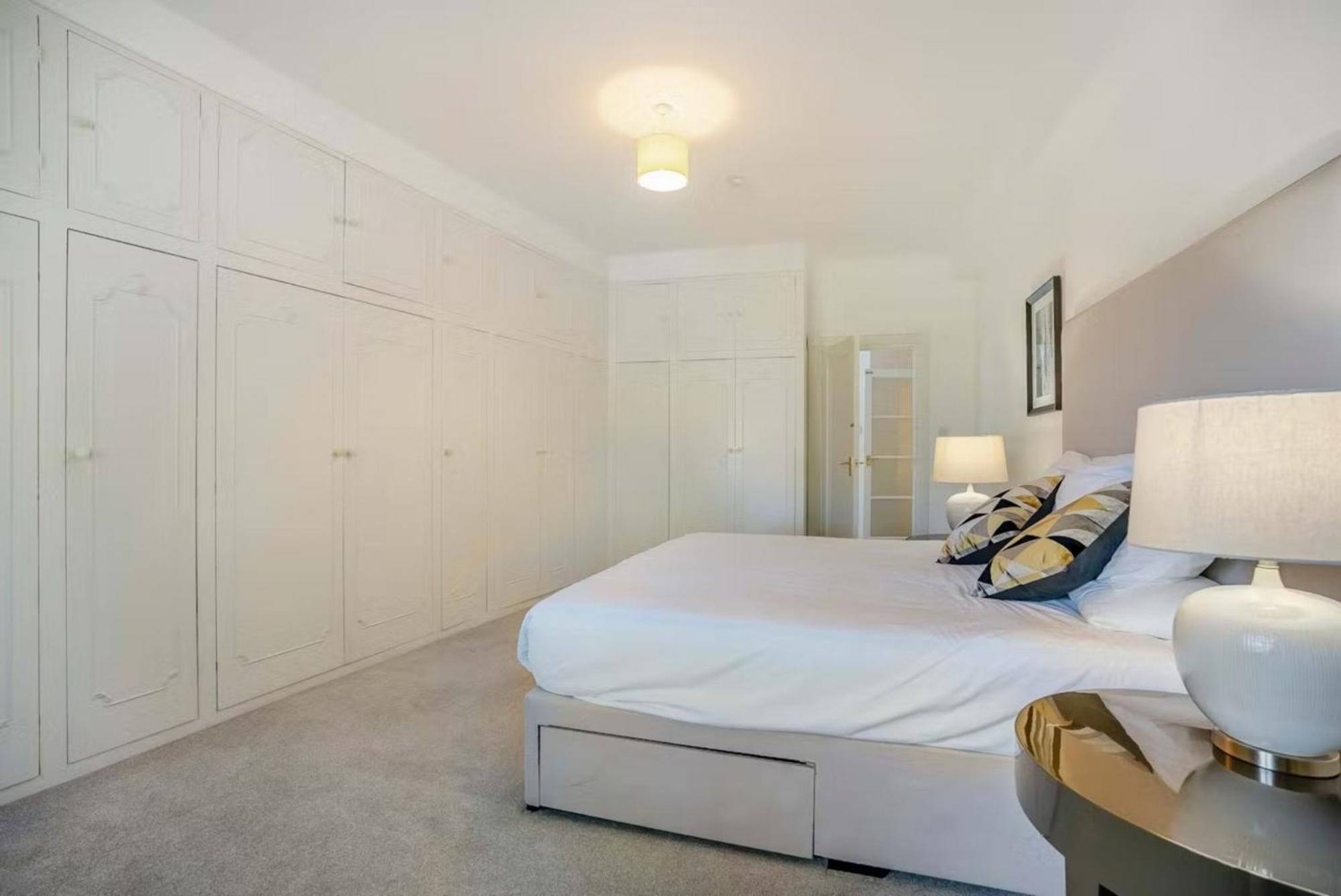 Bright 4 Bed Living London
