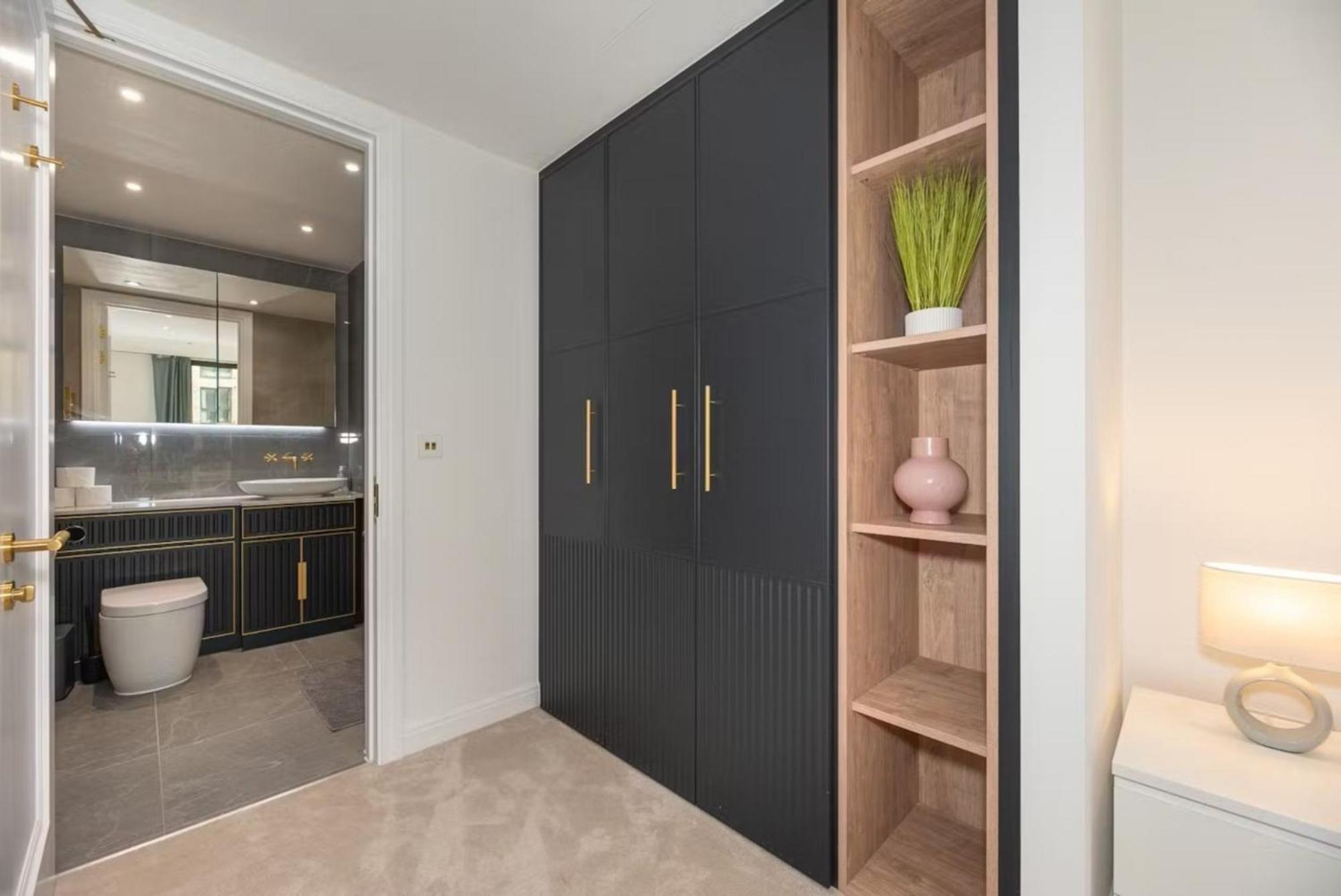 Apartment Bright 4 Bed Living London
